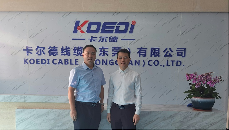 卡爾德周總合影